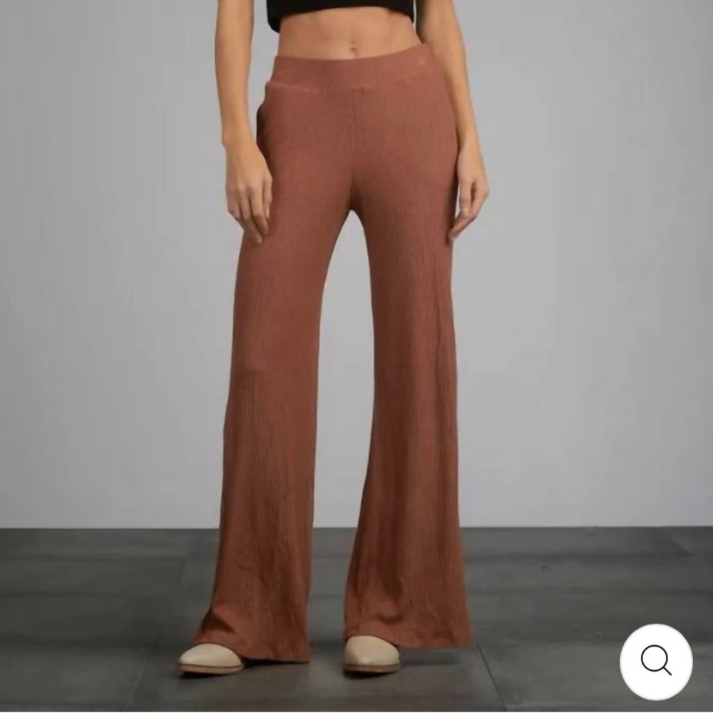 ELAN. Faux Suede camel brown bell bottoms. Zipper on side.